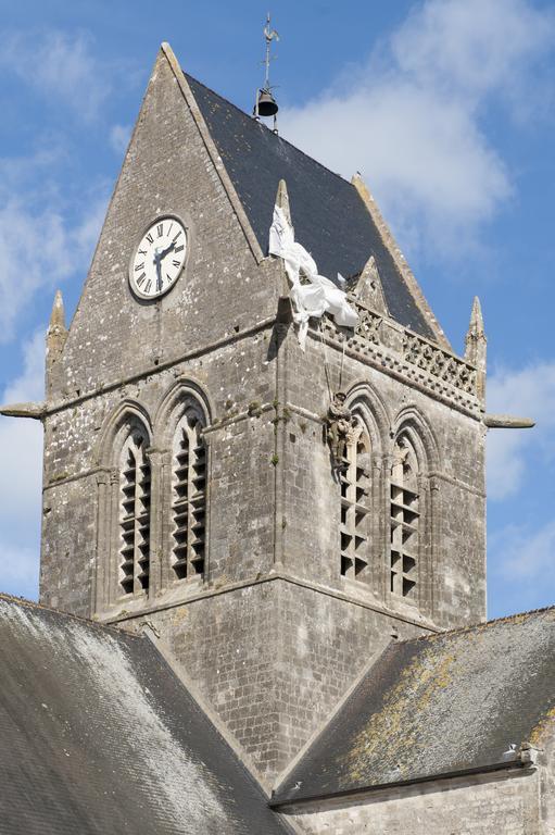 Logis Hotel Restaurant Le Sainte Mere Exterior photo